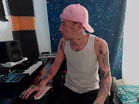 Snapshot of patrik_tattoo_ chatting on January 2025 04:20:01 PM patrik tattoo online show from January 2025 04:20:01 PM