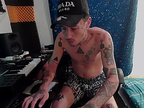 Snapshot of patrik_tattoo_ chatting on January 2025 04:03:01 PM patrik tattoo online show from January 2025 04:03:01 PM