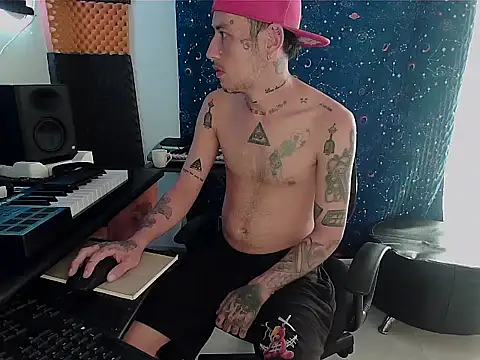 Snapshot of patrik_tattoo_ chatting on January 2025 03:30:02 PM patrik tattoo online show from January 2025 03:30:02 PM