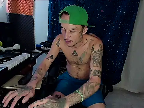 Snapshot of patrik_tattoo_ chatting on January 2025 06:35:01 AM patrik tattoo online show from January 2025 06:35:01 AM