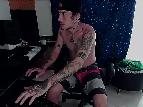 Snapshot of patrik_tattoo_ chatting on February 2025 01:32:01 PM patrik tattoo online show from February 2025 01:32:01 PM