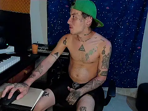 Snapshot of patrik_tattoo_ chatting on March 2025 03:01:02 AM patrik tattoo online show from March 2025 03:01:02 AM