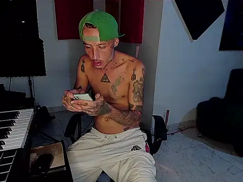 Snapshot of patrik_tattoo_ chatting on November 2025 09:28:02 AM patrik tattoo online show from November 2025 09:28:02 AM