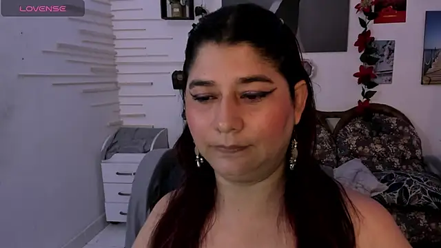 Snapshot of alinabozz1 chatting on December 2024 03:55:01 PM alinabozz1 online show from December 2024 03:55:01 PM