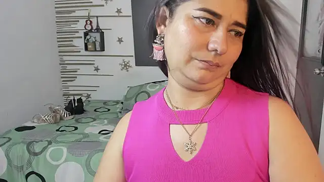 Snapshot of alinabozz1 chatting on October 2025 02:19:01 AM alinabozz1 online show from October 2025 02:19:01 AM