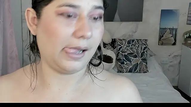 Snapshot of alinabozz1 chatting on April 2026 04:45:01 AM alinabozz1 online show from April 2026 04:45:01 AM