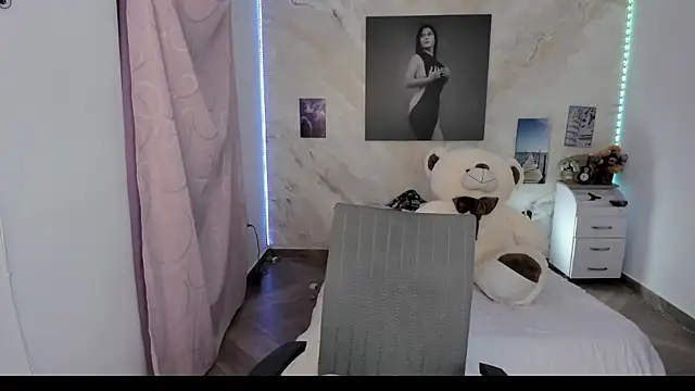 Snapshot of alinabozz1 chatting on April 2026 03:33:02 AM alinabozz1 online show from April 2026 03:33:02 AM