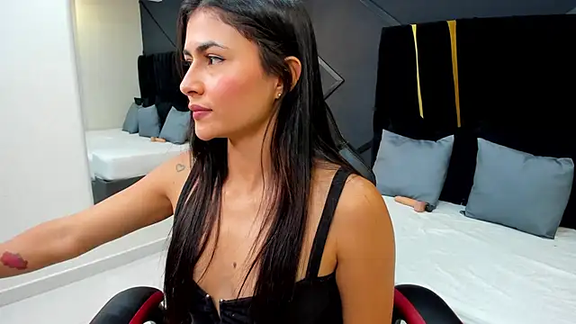 Snapshot of emilie_xx_ chatting on December 2024 05:33:02 PM emilie xx online show from December 2024 05:33:02 PM