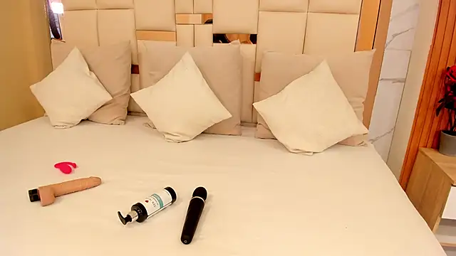 Snapshot of emilie_xx_ chatting on February 2025 12:39:02 PM emilie xx online show from February 2025 12:39:02 PM