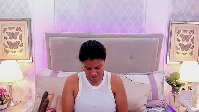 KarenGuzman  online show from March 2025 12:39:01 PM