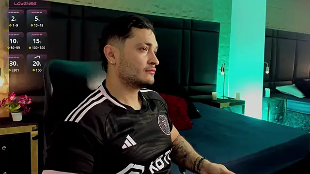 Snapshot of JossAckland chatting on February 2025 11:49:01 AM JossAckland online show from February 2025 11:49:01 AM