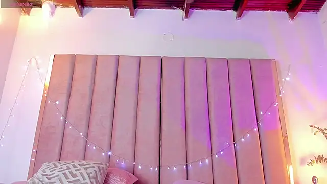 Snapshot of VICTORIA_RASH chatting on January 2025 10:05:01 PM VICTORIA RASH online show from January 2025 10:05:01 PM