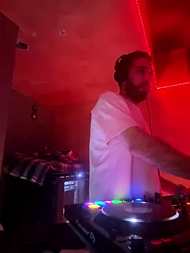 Snapshot of djtimka chatting on November 2025 07:03:01 PM djtimka online show from November 2025 07:03:01 PM