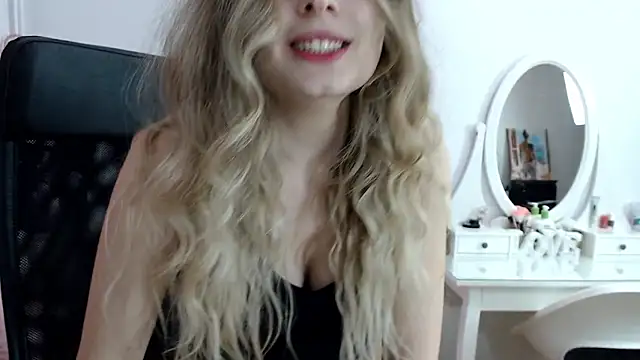 Snapshot of _sweettreat chatting on March 2025 10:32:02 PM sweettreat online show from March 2025 10:32:02 PM