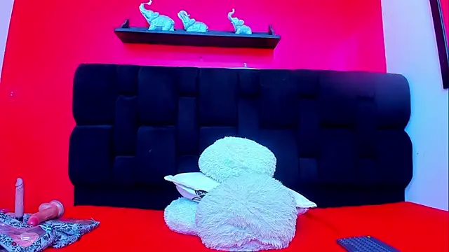 Leah Gomed online show from January 2025 04:07:02 AM
