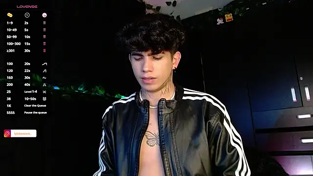 LyleBennett  online show from December 2024 02:57:02 PM