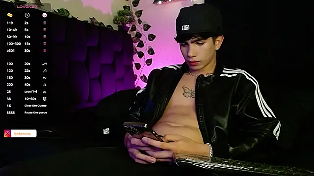 LyleBennett  online show from February 2025 09:41:01 AM