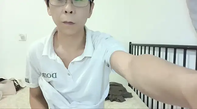 Snapshot of TGH521 chatting on December 2024 09:06:01 PM TGH521 online show from December 2024 09:06:01 PM