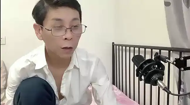 Snapshot of TGH521 chatting on January 2025 04:12:01 AM TGH521 online show from January 2025 04:12:01 AM