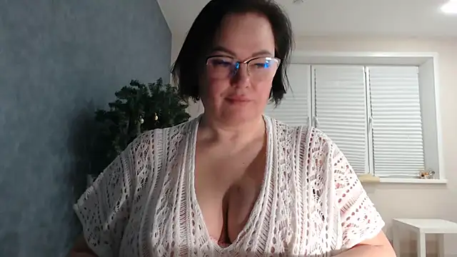 Nora Star online show from November 2025 06:50:02 PM