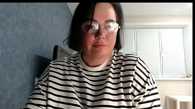 Nora Star online show from December 2025 08:02:02 PM