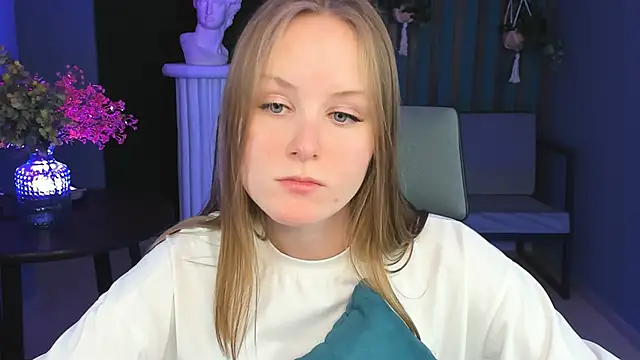 VivienLeeigh online show from December 2024 04:17:01 PM