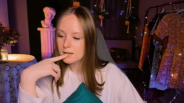 VivienLeeigh online show from December 2024 01:06:02 PM