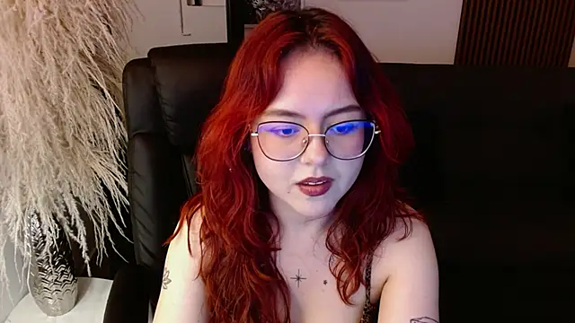 Snapshot of crimson_tati_ chatting on December 2024 10:38:02 AM crimson tati online show from December 2024 10:38:02 AM