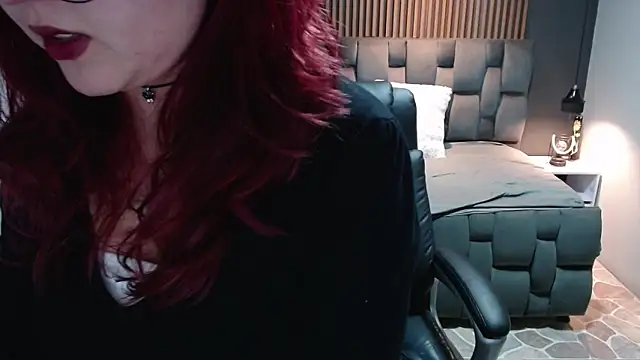 Snapshot of crimson_tati_ chatting on December 2024 06:04:01 AM crimson tati online show from December 2024 06:04:01 AM