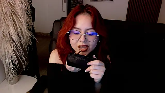 Snapshot of crimson_tati_ chatting on December 2024 08:57:02 AM crimson tati online show from December 2024 08:57:02 AM