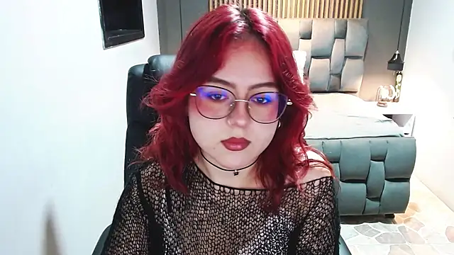 Snapshot of crimson_tati_ chatting on January 2025 05:37:02 AM crimson tati online show from January 2025 05:37:02 AM