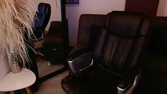 Snapshot of crimson_tati_ chatting on February 2025 06:35:01 AM crimson tati online show from February 2025 06:35:01 AM