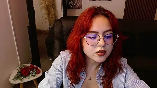 Snapshot of crimson_tati_ chatting on February 2025 09:16:02 AM crimson tati online show from February 2025 09:16:02 AM