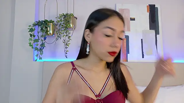 Snapshot of MiaOconner chatting on December 2024 01:05:02 PM MiaOconner online show from December 2024 01:05:02 PM