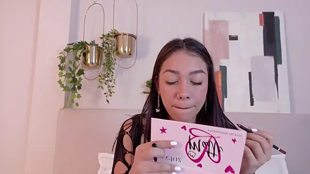 Snapshot of MiaOconner chatting on January 2025 01:03:01 PM MiaOconner online show from January 2025 01:03:01 PM