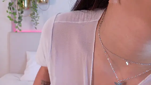 Snapshot of MiaOconner chatting on January 2025 01:09:01 PM MiaOconner online show from January 2025 01:09:01 PM