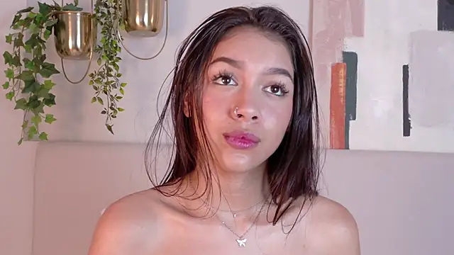 Snapshot of MiaOconner chatting on January 2025 05:02:01 PM MiaOconner online show from January 2025 05:02:01 PM