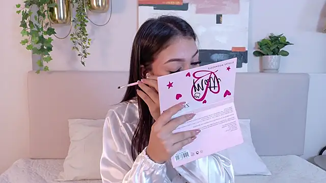 Snapshot of MiaOconner chatting on February 2025 11:43:02 AM MiaOconner online show from February 2025 11:43:02 AM