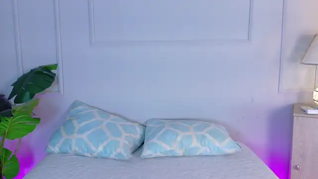 Snapshot of MiaOconner chatting on September 2025 07:47:02 PM MiaOconner online show from September 2025 07:47:02 PM