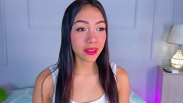 Snapshot of MiaOconner chatting on September 2025 08:34:01 PM MiaOconner online show from September 2025 08:34:01 PM