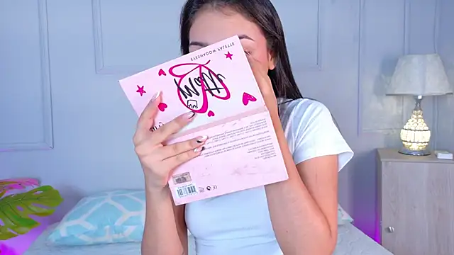 Snapshot of MiaOconner chatting on September 2025 08:13:01 PM MiaOconner online show from September 2025 08:13:01 PM