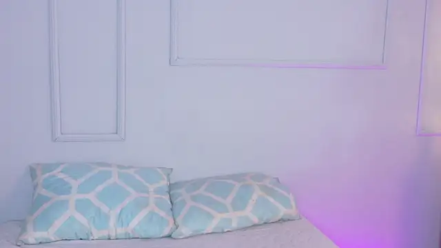 Snapshot of MiaOconner chatting on October 2025 07:40:02 AM MiaOconner online show from October 2025 07:40:02 AM