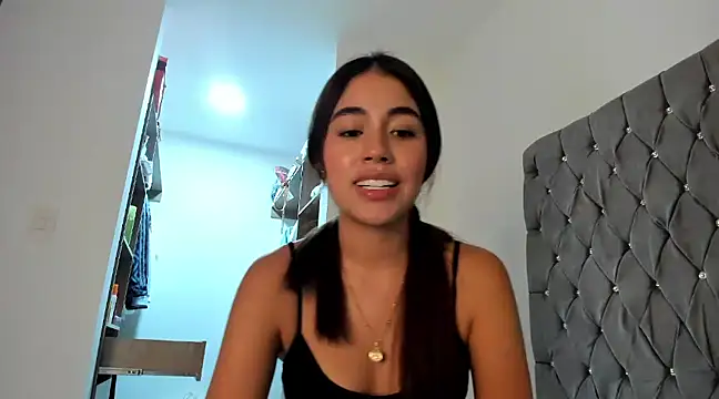 Snapshot of AriaMontgomery chatting on December 2024 11:26:02 PM AriaMontgomery online show from December 2024 11:26:02 PM