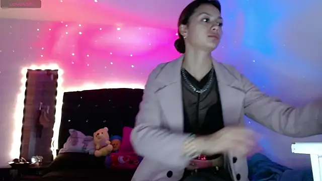 Snapshot of holy_juli chatting on January 2025 03:45:01 AM holy juli online show from January 2025 03:45:01 AM