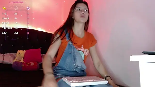 Snapshot of holy_juli chatting on January 2025 08:40:02 AM holy juli online show from January 2025 08:40:02 AM