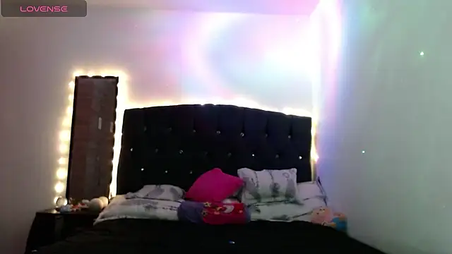 Snapshot of holy_juli chatting on February 2025 04:33:01 AM holy juli online show from February 2025 04:33:01 AM