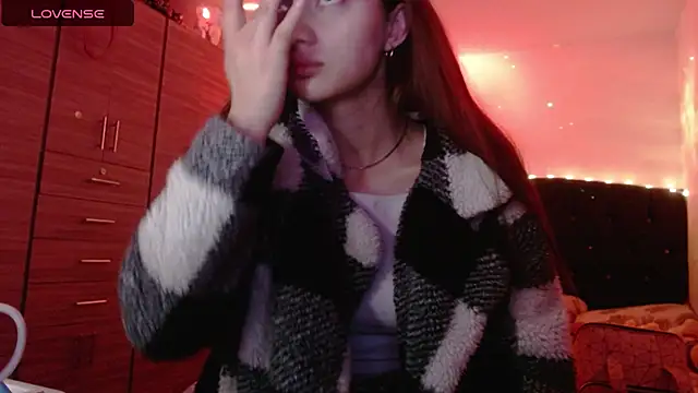 Snapshot of holy_juli chatting on October 2025 05:07:02 AM holy juli online show from October 2025 05:07:02 AM