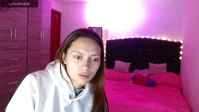 Snapshot of holy_juli chatting on October 2025 04:04:01 AM holy juli online show from October 2025 04:04:01 AM