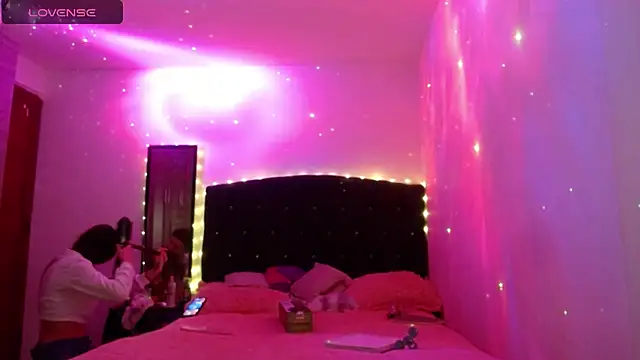 Snapshot of holy_juli chatting on October 2025 02:45:01 AM holy juli online show from October 2025 02:45:01 AM