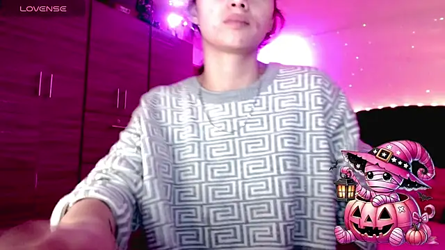 Snapshot of holy_juli chatting on October 2025 02:37:02 AM holy juli online show from October 2025 02:37:02 AM